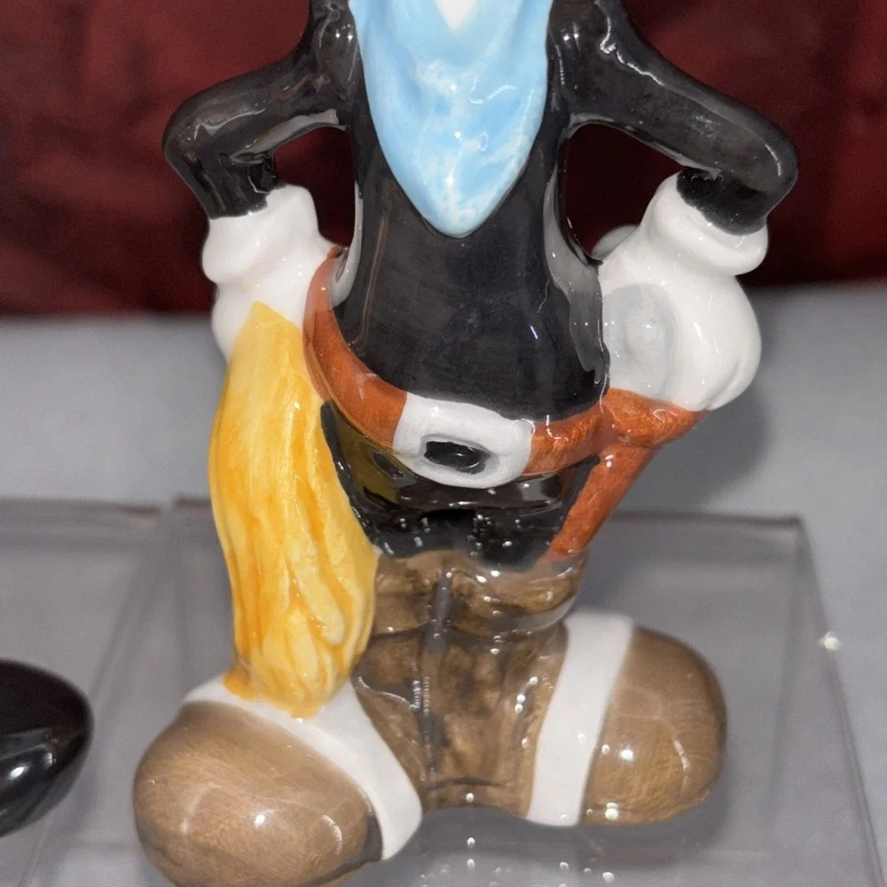 Vintage 1993 Cowboy Daffy Duck And Bugs Bunny‎ Looney Tunes Salt And Pepper Set